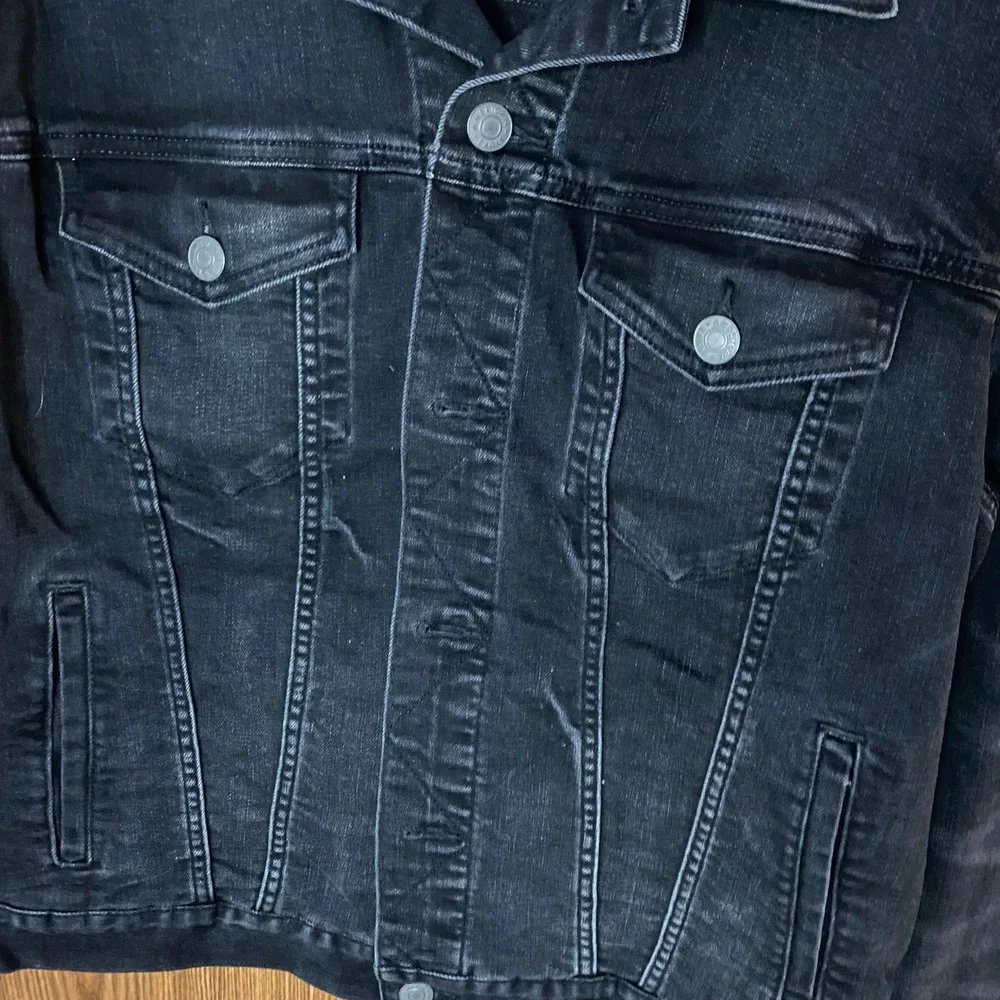American Eagle Young Money Denim Jacket Mens Large Black Graphic Sleeve Trucker